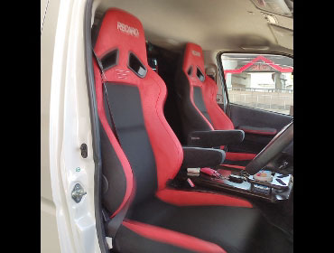 TOYOTA�@�n�C�G�[�X�@4�^�@�i���[�@�f�B�[�[���@KDH206V�i2015�N�j�@�Ɂ@RECARO�i���J���j�@SR-7F�@GU100�@RED�@A/R�@�~���E�@����