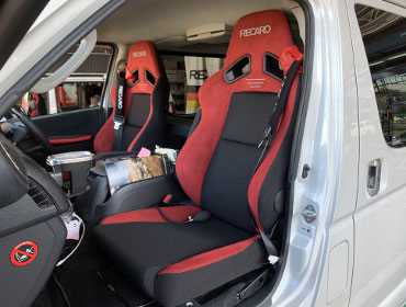 TOYOTA�@���W�A�X�G�[�X�@KDH206V�@�Ɂ@RECARO�i���J���j�@SR-7F�@GU100H�@RED�@�~���E�@����