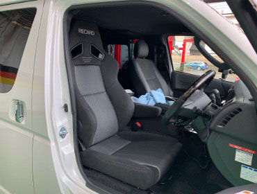 TOYOTA�@�n�C�G�[�X�@5�^�i���[�f�B�[�[���i2019�N�j�@�Ɂ@RECARO�i���J���j�@SR-7F�@GK100�@BK/SIL�@����