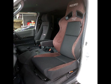 TOYOTA�@�n�C�G�[�X�@7�^�@�i���[�@�f�B�[�[���i2022�N�j�@�Ɂ@RECARO�i���J���j�@�G���S���hMV�@BK�@���@SR-7F�@GU100�@�u���E���@����