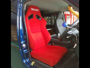 TOYOTA�@�n�C�G�[�XV�@TRH200V�@6�^�i2021�N�j�@�Ɂ@RECARO�i���J���j�@SR-7F�@KK100�@RED�@����