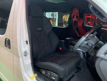 TOYOTA�@�n�C�G�[�X�@���C�h�@�f�B�[�[���i2022�N�j�@�Ɂ@RECARO�i���J���j�@�X�^�C��DC�@���@SR-7F�@GU100H�@RED�@�V�[�g�q�[�^�[�t���@����