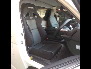 TOYOTA�@�n�C�G�[�X�@6�^�@�i���[�K�\�����@TRH200�i2022�N�j�@�Ɂ@RECARO�i���J���j�@SR-7F�@GK100�@BK/SIL�@����