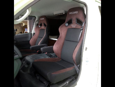 TOYOTA�@�n�C�G�[�X�@TRH200�@�t�����g3�l�|���i2022�N�j�@�Ɂ@RECARO�i���J���j�@SR-7F�@GU100�@�u���E���@�~���E�@����