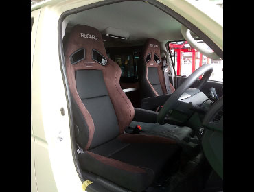 TOYOTA�@�n�C�G�[�X�@TRH200�@�t�����g3�l�|���i2022�N�j�@�Ɂ@RECARO�i���J���j�@SR-7F�@GU100�@�u���E���@�~���E�@����