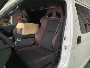 TOYOTA�@�n�C�G�[�X�o���@7�^�@�i���[�@�f�B�[�[���i2023�N�j�@�Ɂ@RECARO�i���J���j�@SR-7F�@GU100�@�u���E���@�~���E�@����