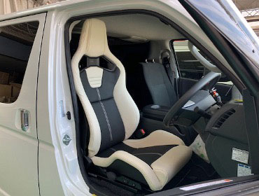 TOYOTA�@�n�C�G�[�X�@7�^�@�f�B�[�[���@�i���[�{�f�B�i2022�N�j�@�Ɂ@RECARO�i���J���j�@�X�|�[�c�X�^�[LL1210H�@���@����