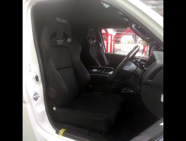 TOYOTA�@�n�C�G�[�X�i2022�N�j�@�Ɂ@RECARO�i���J���j�@SR-7F�@GU100�@BK�@�~���E�@����