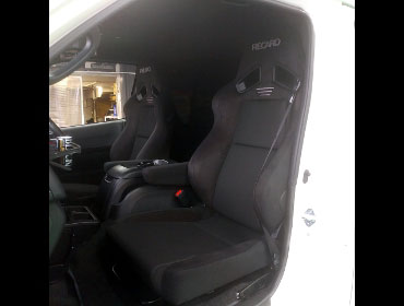 TOYOTA�@�n�C�G�[�X�i2022�N�j�@�Ɂ@RECARO�i���J���j�@SR-7F�@GU100�@BK�@�~���E�@����