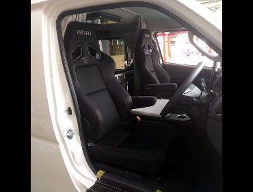 TOYOTA�@�n�C�G�[�X�@200�n7�^�i2023�N�j�@�Ɂ@RECARO�i���J���j�@SR-7F�@GU100�@BK�@�~���E�@����