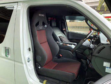 TOYOTA�@�n�C�G�[�X�@6�^�i���[�f�B�[�[���@�Ɂ@RECARO�i���J���j�@SR-7F�@GK100�@BK/RED�@����