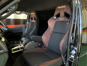 TOYOTA�@200�n�n�C�G�[�X�@6�^�@�f�B�[�[���@�i���[�@�Ɂ@RECARO�i���J���j�@SR-7F�@GU100�@�u���E���@�A�[�����X�g�t���@�~���E�@����