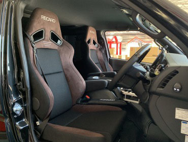 TOYOTA�@200�n�n�C�G�[�X�@6�^�@�f�B�[�[���@�i���[�@�Ɂ@RECARO�i���J���j�@SR-7F�@GU100�@�u���E���@�A�[�����X�g�t���@�~���E�@����