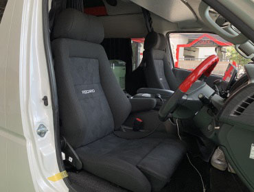 TOYOTA�@�n�C�G�[�X�@2�^�@���C�h�@�K�\�����@�Ɂ@RECARO�i���J���j�@�G���S���hMV�@BK�@�~���E�@����