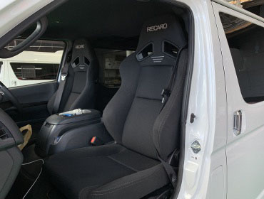 TOYOTA�@�n�C�G�[�X�i2023�N�j�@�Ɂ@RECARO�i���J���j�@SR-7F�@GK100�@BK/BK�@�~���E�@����