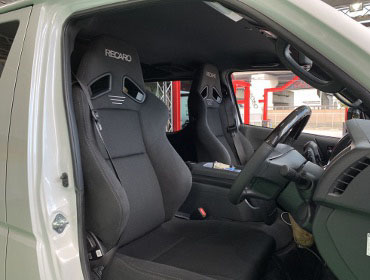 TOYOTA�@�n�C�G�[�X�i2023�N�j�@�Ɂ@RECARO�i���J���j�@SR-7F�@GK100�@BK/BK�@�~���E�@����