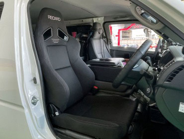 TOYOTA�@�n�C�G�[�X�@TRH200V�@�t�����g�O�l�|���i2023�N�j�@�Ɂ@RECARO�i���J���j�@SR-7F�@GK100�@BK/BK�@����