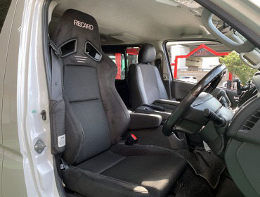 TOYOTA�@�n�C�G�[�X�@4�^�@�i���[�f�B�[�[���@�Ɂ@RECARO�i���J���j�@SR-7F�@GU100H�@BK�@�q�[�^�[�t���@�A�[�����X�g�t���@����