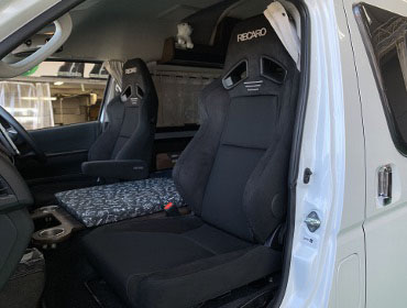 TOYOTA�@�n�C�G�[�X�@3DF-GDH221K�i2023�N�j�@�Ɂ@RECARO�i���J���j�@SR-7F�@GU100�@BK/BK�@�A�[�����X�g�t���@����