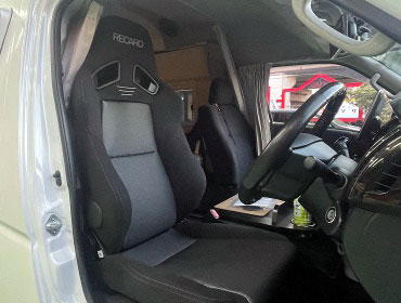TOYOTA�@�n�C�G�[�X�i2019�N�j�@�Ɂ@RECARO�i���J���j�@SR-7F�@GK100�@BK/SIL�@�V�[�g�q�[�^�[�t���@�A�[�����X�g�t���@����