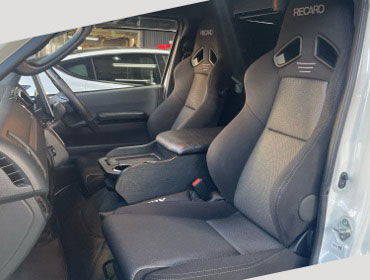 TOYOTA�@�n�C�G�[�X�@7�^�i���[�f�B�[�[���i2022�N�j�@�Ɂ@RECARO�i���J���j�@SR-7F�@GK100�@BK/SIL�@A/R�@�~���E�@����
