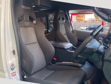 TOYOTA�@�n�C�G�[�X�@7�^�i���[�f�B�[�[���i2022�N�j�@�Ɂ@RECARO�i���J���j�@SR-7F�@GK100�@BK/SIL�@A/R�@�~���E�@����