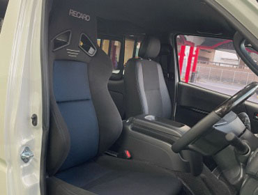 TOYOTA�@�n�C�G�[�X7�^�@TRH200V�i2023�N�j�@�Ɂ@RECARO�i���J���j�@SR-7F�@GK100H�@BK/�u���[�@�V�[�g�q�[�^�[�t���@����