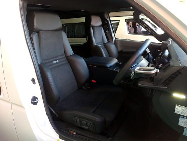 TOYOTA�@�n�C�G�[�X�@6�^�i���[�f�B�[�[���i2021�N�j�@�Ɂ@RECARO�i���J���j�@�I���\�y�hDL220HV�@�~���E�@����