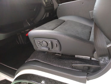 TOYOTA�@�n�C�G�[�X�@7�^�@�i���[�f�B�[�[���i2023�N�j�@�Ɂ@RECARO�i���J���j�@�I���\�y�hDL220HV�@�~���E�@����