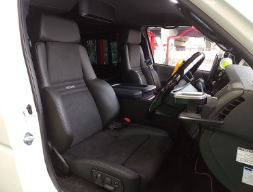 TOYOTA�@�n�C�G�[�X�@7�^�@�i���[�f�B�[�[���i2023�N�j�@�Ɂ@RECARO�i���J���j�@�I���\�y�hDL220HV�@�~���E�@����