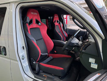 TOYOTA�@�n�C�G�[�X�@7�^�i2023�N�j�@�Ɂ@RECARO�i���J���j�@SR-7F�@GU100H�@RED�@�~���E�@����