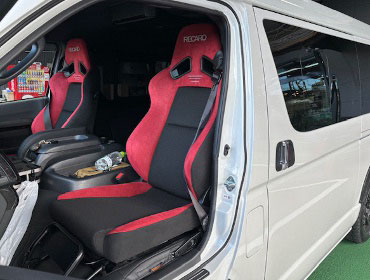 TOYOTA�@�n�C�G�[�X�@7�^�i2023�N�j�@�Ɂ@RECARO�i���J���j�@SR-7F�@GU100H�@RED�@�~���E�@����