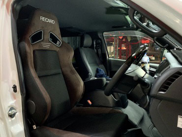 TOYOTA�@�n�C�G�[�X�@�Ɂ@RECARO�i���J���j�@SR-7F�@GU100�@�u���E���@�A�[�����X�g�t���@����