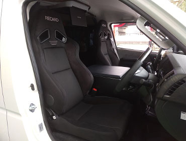 TOYOTA�@�n�C�G�[�X�@7�^���C�h�K�\�����i2023�N�j�@�Ɂ@RECARO�i���J���j�@SR-7F�@GU100H�@BK�@A/R�@�V�[�g�q�[�^�[�t���@����