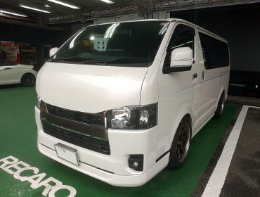 TOYOTA�@�n�C�G�[�X�@GDH201(2023�N�j�@�Ɂ@RECARO�i���J���j�@SR-7F�@GK100�@BK/RED�@����