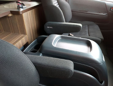 TOYOTA�@�n�C�G�[�X�@7�^���C�h�K�\�����i2024�N�j�@�Ɂ@RECARO�i���J���j�@�I���\�y�hAN220HV�@�u���b�N�@�A�[�����X�g�t���@�~���E�@����