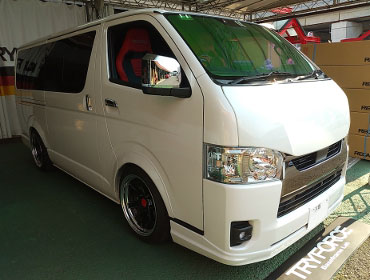 TOYOTA�@�n�C�G�[�X�@7�^�i���[�f�B�[�[���@�i2024�N�j�@�Ɂ@RECARO�i���J���j�@SR-C�@UT100H�@RED�@�V�[�g�q�[�^�[�t���@�~���E�@����