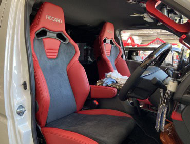 TOYOTA�@�n�C�G�[�X�i2024�N�j�@�Ɂ@RECARO�i���J���j�@SR-C�@UT100�@A/R�@RED�@�~���E�@����
