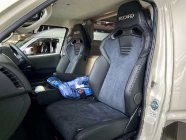 TOYOTA�@�n�C�G�[�X�L�����s���O�@7�^�@�f�B�[�[���i���[�{�f�B�@�Ɂ@RECARO�i���J���j�@SR-C�@UT100H�@BK���U�[�@A/R�^�C�v�@�~���E�@����