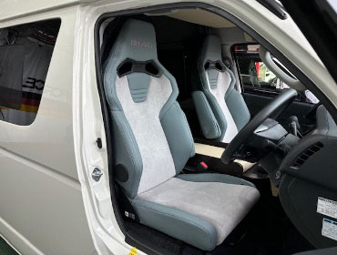 TOYOTA�@200�n�n�C�G�[�X�@7�^�@�L�����s���O�@�f�B�[�[���i���[�{�f�B�@�Ɂ@RECARO�i���J���j�@SR-C�@UT100�@�T�[�W�O���C�@�A�[�����X�g�t���@�~���E�@����