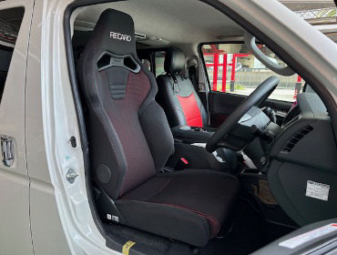 TOYOTA�@�n�C�G�[�X�@4�^�@�Ɂ@RECARO�i���J���j�@SR-C�@A/R�@BK/RED�@����
