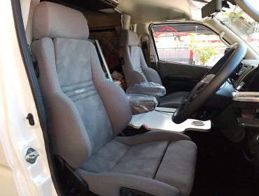 TOYOTA�@�n�C�G�[�X�@7�^���C�h�K�\�����i2023�N�j�@�Ɂ@RECARO�i���J���j�@�I���\�y�hAN220HV�@�O���C�@�~���E�@����