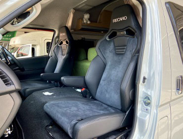 TOYOTA�@�n�C�G�[�X�@7�^���C�h�f�B�[�[���i2024�N�j�@�Ɂ@RECARO�i���J���j�@SR-C�@UT100H�@A/R�@BK�@�V�[�g�q�[�^�[�t���@�~���E�@����