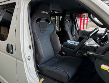 TOYOTA�@�n�C�G�[�X�@6�^�@�f�B�[�[���i���[�i2021�N�j�@�Ɂ@RECARO�i���J���j�@SR-C�@BK100�@A/R�@�u���[�@�A�[�����X�g�t���@�~���E�@����