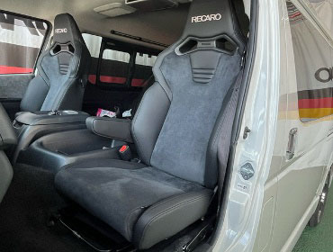TOYOTA�@�n�C�G�[�X�@7�^���C�h�K�\�����i2024�N�j�@�Ɂ@RECARO�i���J���j�@SR-C�@UT100H�@BK�@�V�[�g�q�[�^�[�t���@�~���E�@����