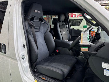 TOYOTA�@�n�C�G�[�X�@200�n�@7�^�i2023�N�j�@�Ɂ@RECARO�i���J���j�@SR-C�@UT100�@BK�@����