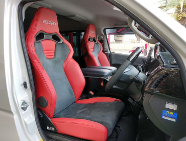 TOYOTA�@�n�C�G�[�X�@7�^�@���C�h�K�\�����i2024�N�j�@�Ɂ@RECARO�i���J���j�@SR-C�@UT100H�@A/R�@RED�@�V�[�g�q�[�^�[�t���@�~���E�@����