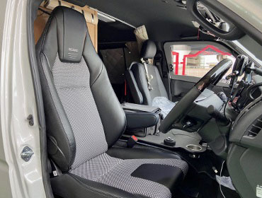 TOYOTA�@�n�C�G�[�X�@GDH211�@�Ɂ@RECARO�i���J���j�@LX-F�@WL110H�@BK�@A/R�@�A�[�����X�g�t���@����