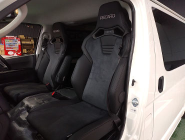 TOYOTA�@�n�C�G�[�X�@5�^�@�i���[�f�B�[�[���i2018�N�j�@�Ɂ@RECARO�i���J���j�@SR-C�@UT100�@A/R�@BK�@�~���E�@����