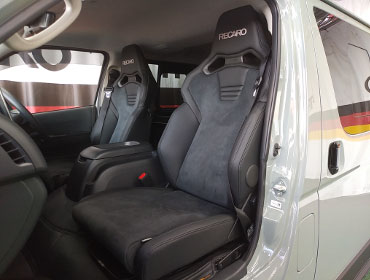 TOYOTA�@�n�C�G�[�X�@7�^�@�i���[�f�B�[�[���i2024�N�j�@�Ɂ@RECARO�i���J���j�@SR-C�@UT100�@A/R�@BK�@���@SR-C UT100H�@A/R�@BK�@�V�[�g�q�[�^�[�t���@����